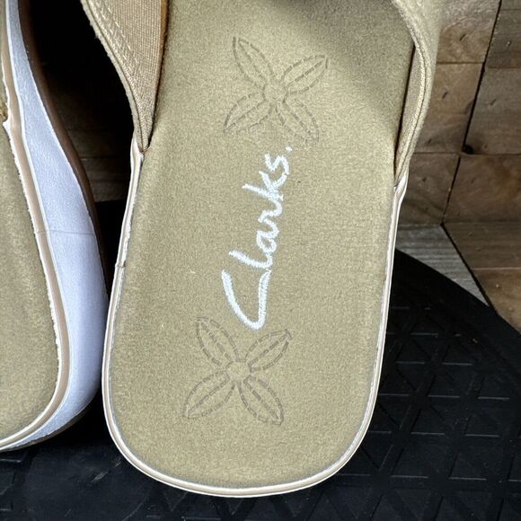 Clarks Women’s Size US 8 Tan White Slip On Suede Slide Casual Sandals - Picture 7 of 10